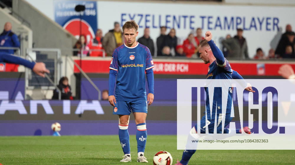 Fussball 2.Bundesliga, 1.FC Heidenheim - 1.FC Kaiserslautern v.l. Naatan Skyttä Skyttae (1.FC Kaiserslautern) Marlon Ritter (1.FC Kaiserslautern) Heidenheim