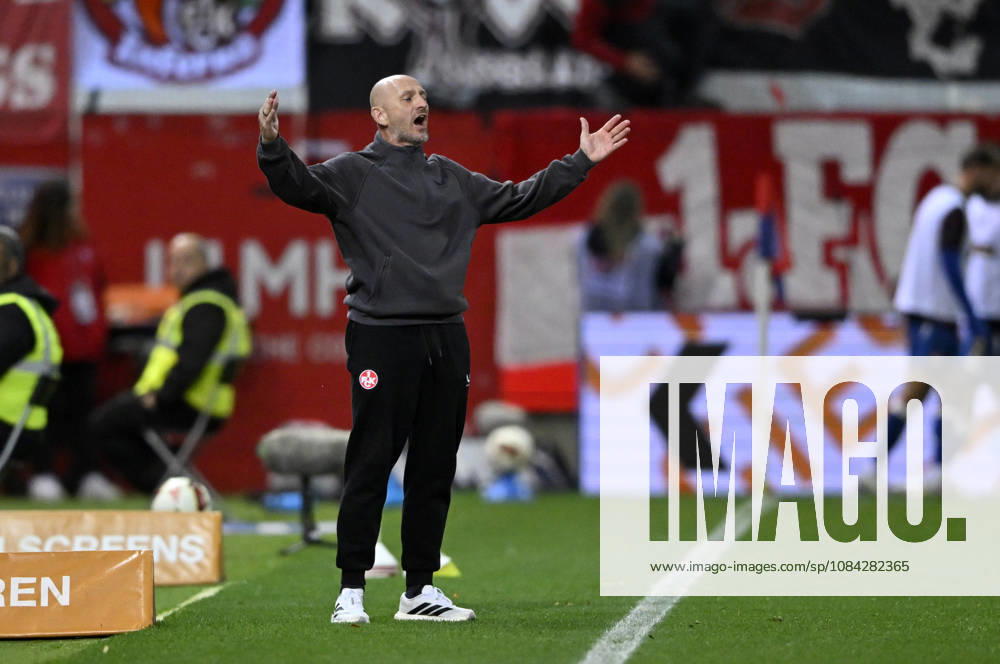 Trainer Torsten Lieberknecht 1. FC Kaiserslautern FCK Gestik Geste sauer 1. FC Heidenheim 1846 FCH vs 1. FC Kaiserslautern 09.10..2026 DFL REGULATIONS PROHIBIT ANY USE OF PHOTOGRAPHS AS IMAGE SEQUENCES AND OR QUASI-VIDEO 1. FC Heidenheim 1846 FCH vs 1. FC Kaiserslautern
