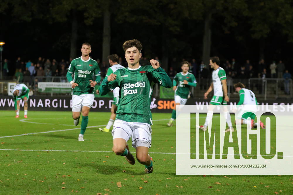 Fußball, Herren, Regionalliga Bayern, Saison 2026 2027, 13. Spieltag: FC Schweinfurt 05 - SC Eltersdorf Torschütze Lauris Bausenwein (FC Schweinfurt 05, 21) feiert seinen Treffer zum 1:1 Schweinfurt Riedel-Bau-Arena im Sachs-Stadio Bayern Unterfranken Deutschland