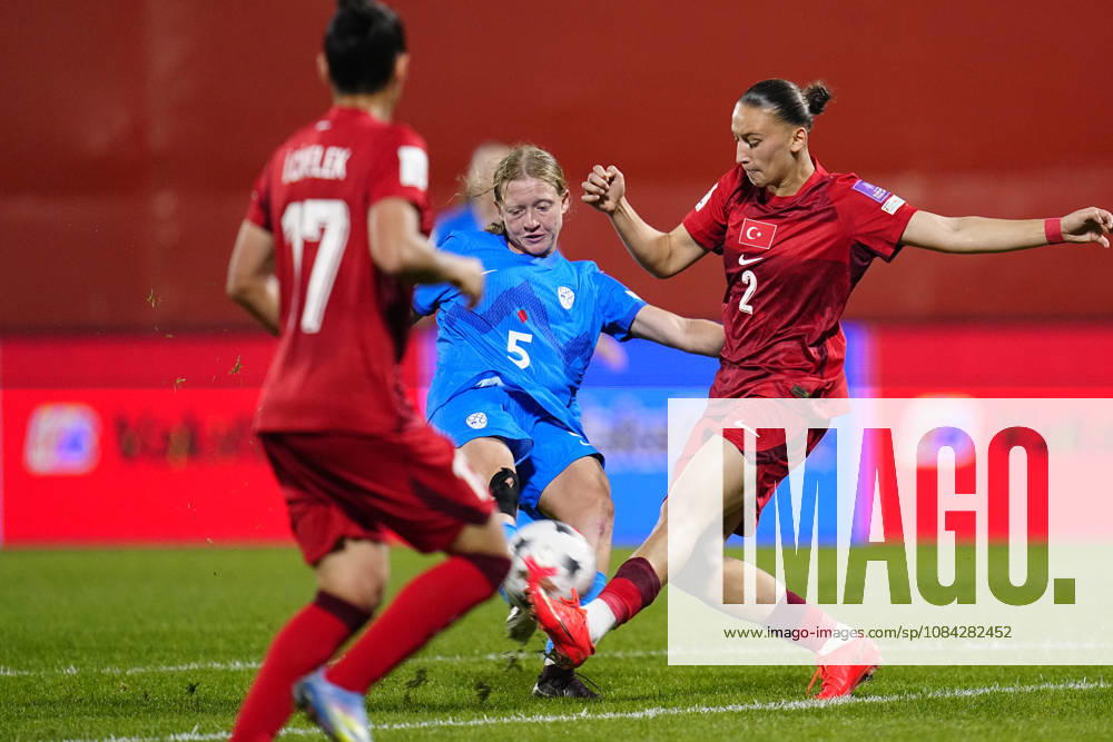 Turkiye v Slovenia - FIFA Womens World Cup 2027 European Qualifiers Play-offs Round 1: First Leg ISTANBUL, TURKEY - OCTOBER 9: Naja Mihelic of Slovenia in action with Meryem Kucukbirinci of Turkiye during the FIFA Women s World Cup 2027 European Qualifiers Play-offs Round 1 First Leg between Turkiye and Slovenia at Pendik Stadyumu on October 9, 2026 in Istanbul, Turkey. Istanbul Pendik Stadyumu Turkey