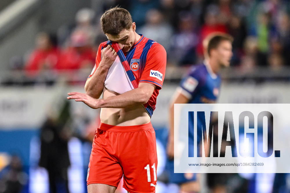Budu Siwsiwadse (1. FC Heidenheim 1846) gestikuliert, gestik waehrend des spiels der 2. Bundesliga zwischen 1. FC Heidenheim und 1. FC Kaiserslautern, Voith-Arena am 09. October 2026 in Heidenheim an der Brenz, Deutschland. (Foto von Harry Langer DeFodi Images) +++ Budu Siwsiwadse (1. FC Heidenheim 1846) gestures during the 2nd Bundesliga match between 1. FC Heidenheim and 1. FC Kaiserslautern at Voith-Arena on October 9, 2026 in Heidenheim an der Brenz, Germany. (Photo by Harry Langer DeFodi Images) DFB DFL REGULATIONS PROHIBIT ANY USE OF PHOTOGRAPHS AS IMAGE SEQUENCES AND OR QUASI-VIDEO. (Photo by Harry Langer DeFodi Images) DFB DFL REGULATIONS PROHIBIT ANY USE OF PHOTOGRAPHS AS IMAGE SEQUENCES AND OR QUASI-VIDEO. -