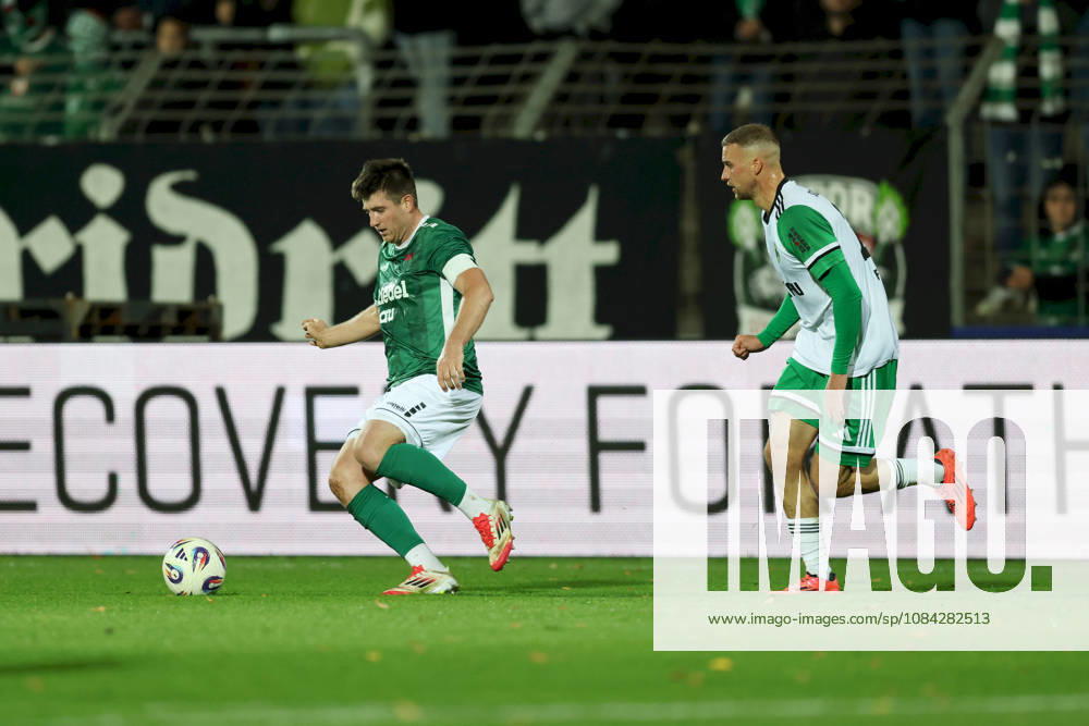 Herren, Fussball, Saison 2026 2027, Regionalliga Bayern, 13. Spieltag: 1. FC Schweinfurt 1905 - SC Eltersdorf Kevin Fery ( 15, 1. FC Schweinfurt 1905) und Tom Feulner ( 23, SC Eltersdorf) Schweinfurt Sachs-Stadion Bayern Deutschland