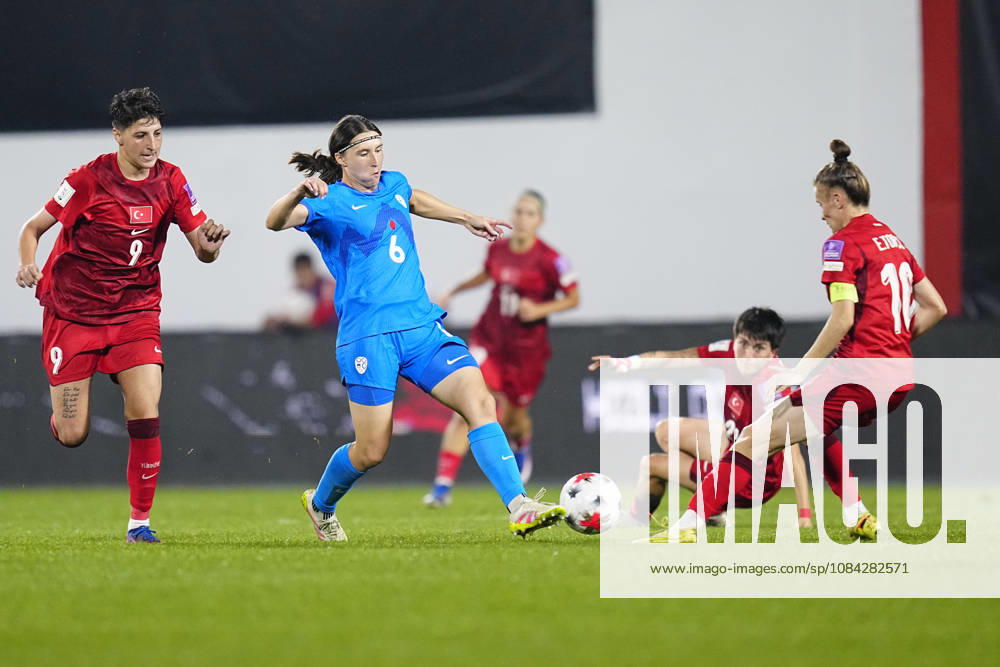 Turkiye v Slovenia - FIFA Womens World Cup 2027 European Qualifiers Play-offs Round 1: First Leg ISTANBUL, TURKEY - OCTOBER 9: Kaja Korosec of Slovenia in action during the FIFA Women s World Cup 2027 European Qualifiers Play-offs Round 1 First Leg between Turkiye and Slovenia at Pendik Stadyumu on October 9, 2026 in Istanbul, Turkey. Istanbul Pendik Stadyumu Turkey