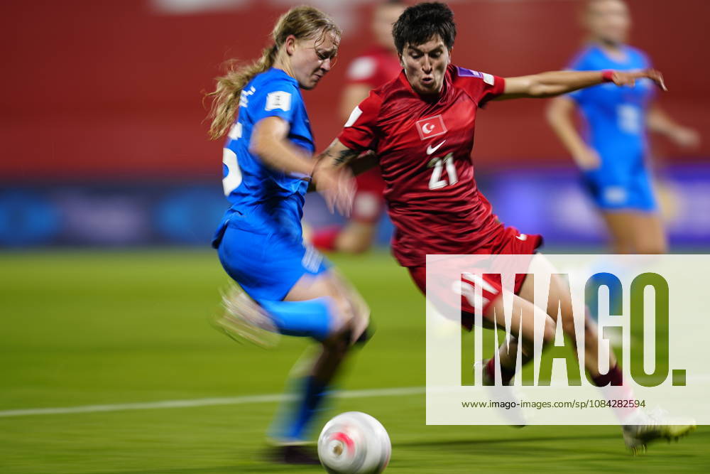 Turkiye v Slovenia - FIFA Womens World Cup 2027 European Qualifiers Play-offs Round 1: First Leg ISTANBUL, TURKEY - OCTOBER 9: Naja Mihelic of Slovenia in action with Cansu Kaya of Turkiye during the FIFA Women s World Cup 2027 European Qualifiers Play-offs Round 1 First Leg between Turkiye and Slovenia at Pendik Stadyumu on October 9, 2026 in Istanbul, Turkey. Istanbul Pendik Stadyumu Turkey