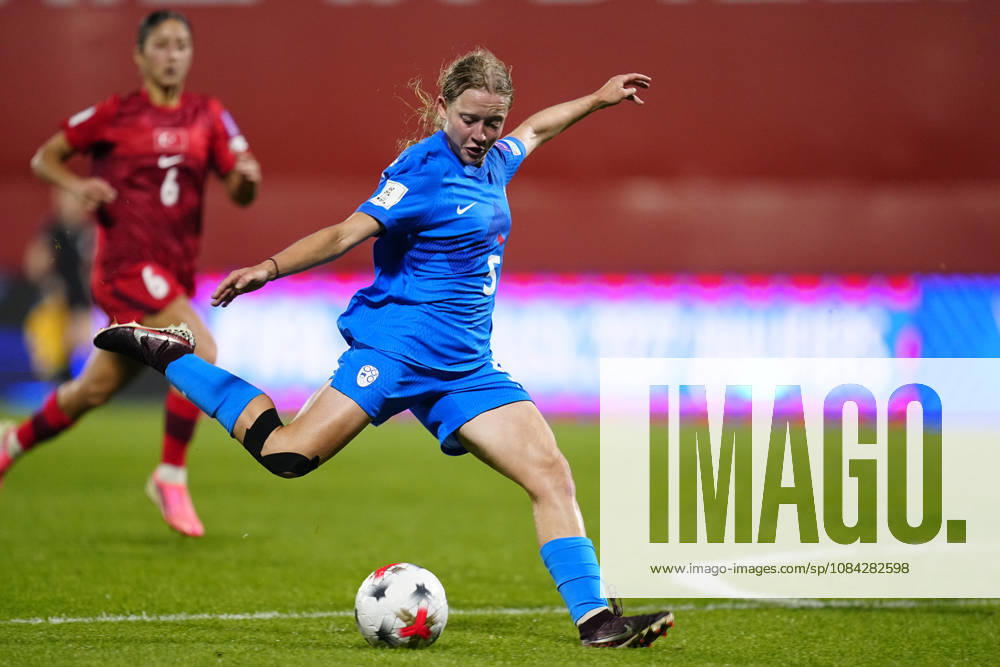 Turkiye v Slovenia - FIFA Womens World Cup 2027 European Qualifiers Play-offs Round 1: First Leg ISTANBUL, TURKEY - OCTOBER 9: Naja Mihelic of Slovenia in action during the FIFA Women s World Cup 2027 European Qualifiers Play-offs Round 1 First Leg between Turkiye and Slovenia at Pendik Stadyumu on October 9, 2026 in Istanbul, Turkey. Istanbul Pendik Stadyumu Turkey