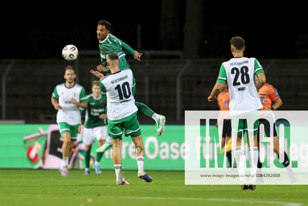 Herren, Fussball, Saison 2026 2027, Regionalliga Bayern, 13. Spieltag: 1. FC Schweinfurt 1905 - SC Eltersdorf Michael Dellinger ( 10, 1. FC Schweinfurt 1905) und Maximilian Göbhardt ( 10, SC Eltersdorf) Schweinfurt Sachs-Stadion Bayern Deutschland