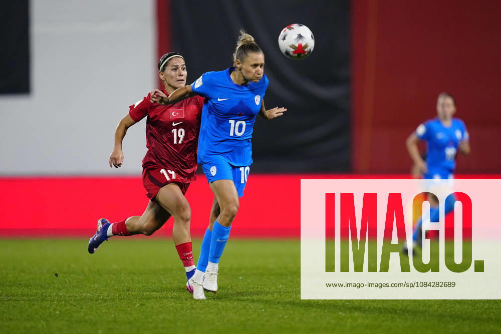 Turkiye v Slovenia - FIFA Womens World Cup 2027 European Qualifiers Play-offs Round 1: First Leg ISTANBUL, TURKEY - OCTOBER 9: Dominika Conc of Slovenia heads the ball during the FIFA Women s World Cup 2027 European Qualifiers Play-offs Round 1 First Leg between Turkiye and Slovenia at Pendik Stadyumu on October 9, 2026 in Istanbul, Turkey. Istanbul Pendik Stadyumu Turkey