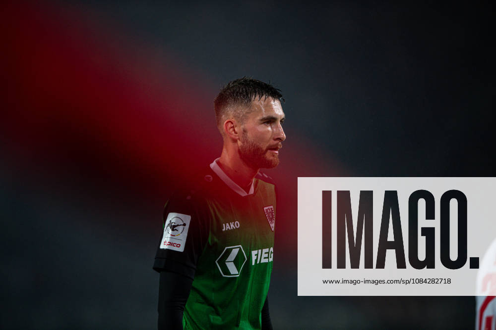 3. Liga, 8. Spieltag, SC Preußen Münster vs. Rot-Weiss Essen im LVM-Preußenstadion. Felix Higl Close (Münster) Nah und fokussiert WICHTIGER HINWEIS: Gemäß den Vorgaben des DFB und der DFL ist es untersagt, in dem Stadion und oder vom Spiel angefertigte Fotoaufnahmen in Form von Sequenzbildern und oder videoähnlichen Fotostrecken zu verwerten bzw. verwerten zu lassen.