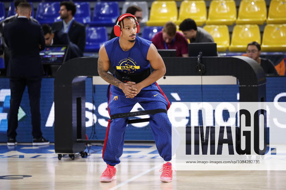 Juntin Robinson of FC Barcelona, Barca warms up during the EuroLeague League Phase MD 4 match played between FC Barcelona and Zalgiris Kaunas at Palau Blaugrana on October 09, 2026 in Barcelona, Spain. Barcelona Spain - ZUMAa181 20261009_zaa_a181_254