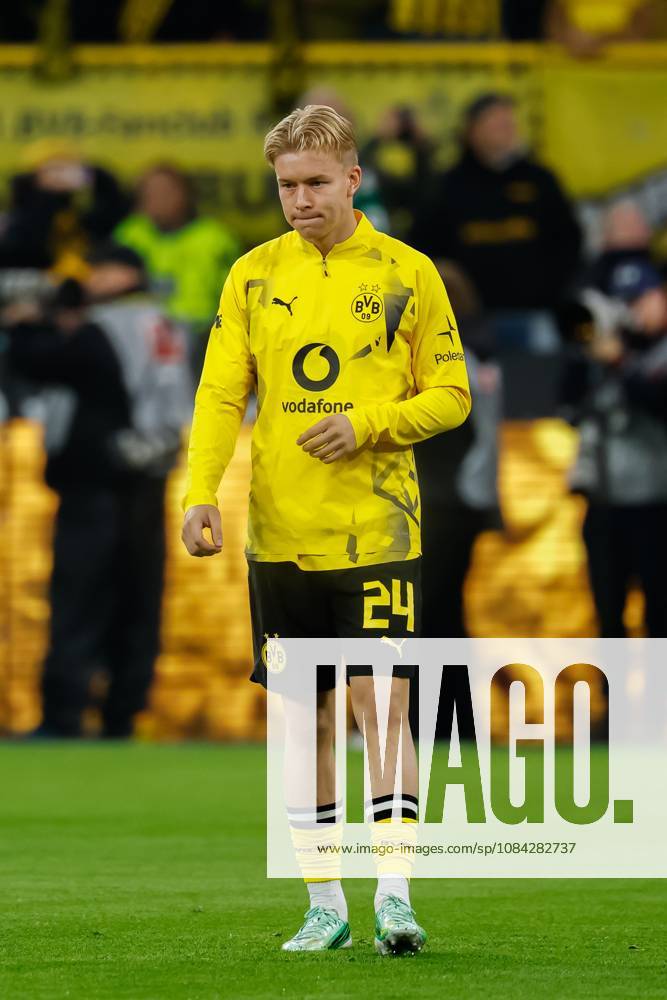 DORTMUND - Daniel Svensson of Borussia Dortmund during the Bundesliga match between Borussia Dortmund and SV Werder Bremen at Signal Iduna Park on October 9, 2026 in Dortmund, Germany. MARCEL TER BALS ANP Bundesliga 2026 27 ANPxSportx xMarcelxterxBalsxIVx 571954396 originalFilename: 571954396