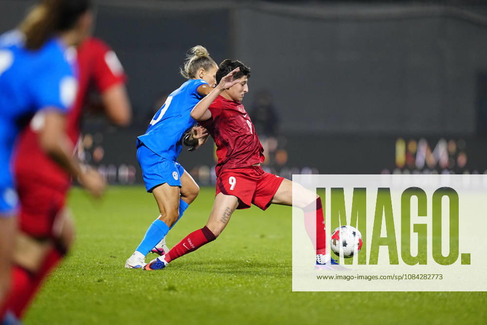 Turkiye v Slovenia - FIFA Womens World Cup 2027 European Qualifiers Play-offs Round 1: First Leg ISTANBUL, TURKEY - OCTOBER 9: Kader Hancar of Turkiye in action with Ebru Topcu of Turkiye during the FIFA Women s World Cup 2027 European Qualifiers Play-offs Round 1 First Leg between Turkiye and Slovenia at Pendik Stadyumu on October 9, 2026 in Istanbul, Turkey. Istanbul Pendik Stadyumu Turkey