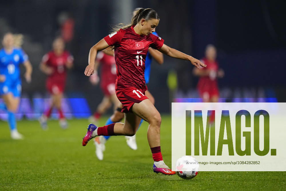 Turkiye v Slovenia - FIFA Womens World Cup 2027 European Qualifiers Play-offs Round 1: First Leg ISTANBUL, TURKEY - OCTOBER 9: Tug an Mahmut of Turkiye in action during the FIFA Women s World Cup 2027 European Qualifiers Play-offs Round 1 First Leg between Turkiye and Slovenia at Pendik Stadyumu on October 9, 2026 in Istanbul, Turkey. Istanbul Pendik Stadyumu Turkey