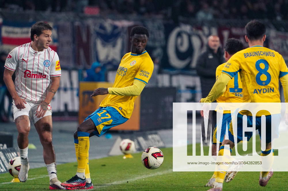 Deutschland: Fussball 2. Bundesliga 2026 2027, 7. Spieltag - Eintracht Braunschweig vs Holstein Kiel - Eintracht-Stadion (Braunschweig): Geste, Gestik, Emotion Aaron Opoku (Eintracht Braunschweig, 17)