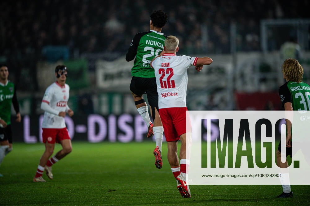 3. Liga, 8. Spieltag, SC Preußen Münster vs. Rot-Weiss Essen im LVM-Preußenstadion. Janne Sietan (Essen) und Montell Ndikom (Münster) im Duell WICHTIGER HINWEIS: Gemäß den Vorgaben des DFB und der DFL ist es untersagt, in dem Stadion und oder vom Spiel angefertigte Fotoaufnahmen in Form von Sequenzbildern und oder videoähnlichen Fotostrecken zu verwerten bzw. verwerten zu lassen.