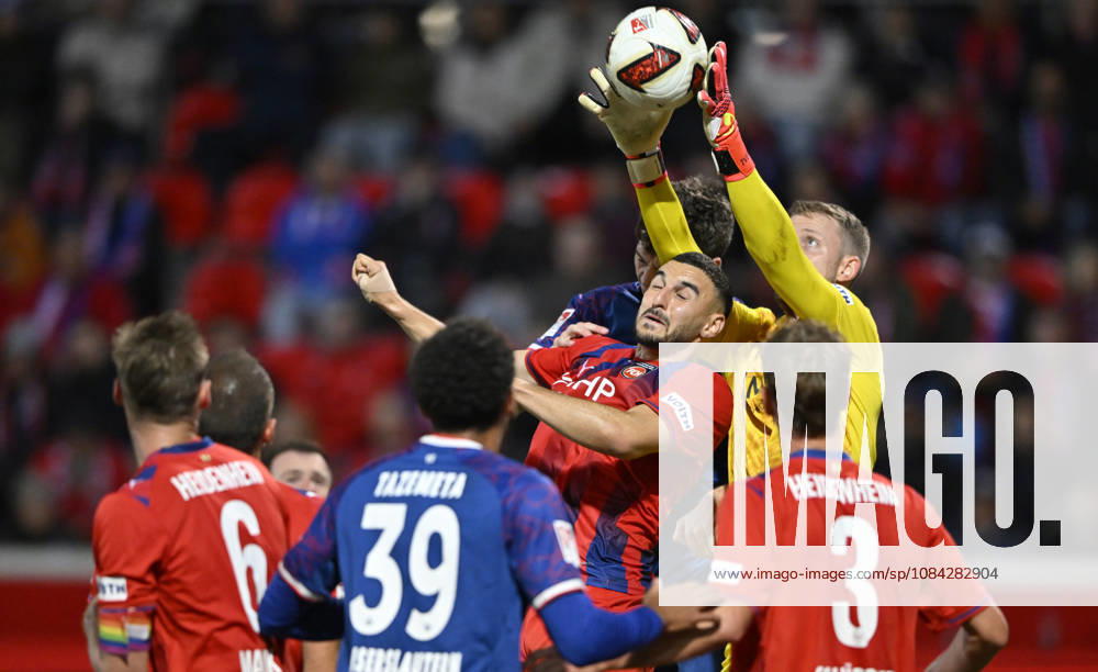Strafraumszene, Torraumszene Torwart Thomas Daehne 1. FC Heidenheim 1846 FCH (33) Oualid Mhamdi 1. FC Heidenheim 1846 FCH (22) Thierry Tazemeta 1. FC Kaiserslautern FCK (39) Jan Schoeppner 1. FC Heidenheim 1846 FCH (03) Patrick Mainka 1. FC Heidenheim 1846 FCH (06) 1. FC Heidenheim 1846 FCH vs 1. FC Kaiserslautern 09.10..2026 DFL REGULATIONS PROHIBIT ANY USE OF PHOTOGRAPHS AS IMAGE SEQUENCES AND OR QUASI-VIDEO 1. FC Heidenheim 1846 FCH vs 1. FC Kaiserslautern