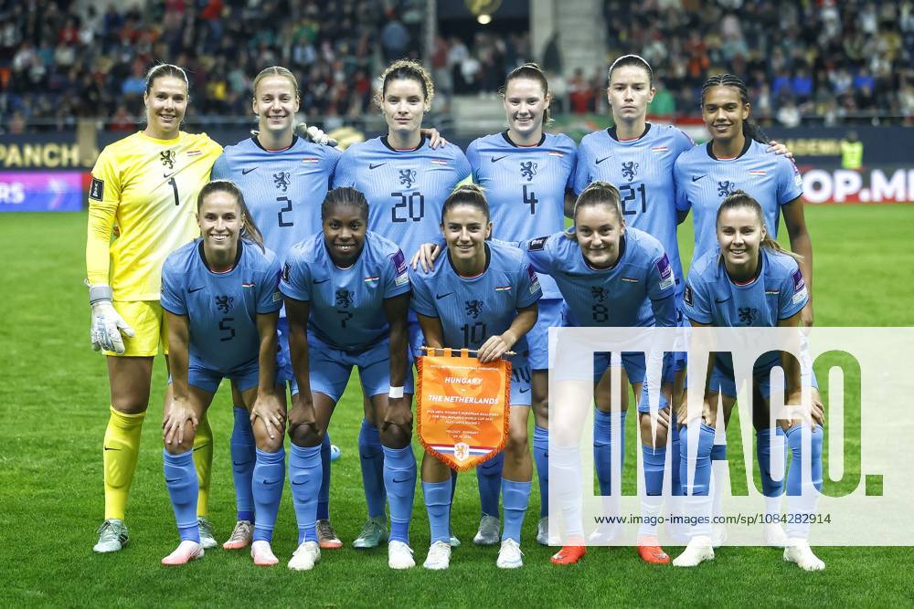 , Pancho Arena, season 2026 2027 , UEFA worldcup qualification football play-offs round 1 , match between Hungary and The Netherlands (women) 1st leg , Pictures shows team photo Hungary - Netherlands (women) x208076030x