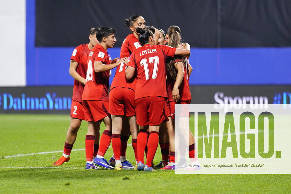 Turkiye v Slovenia - FIFA Womens World Cup 2027 European Qualifiers Play-offs Round 1: First Leg ISTANBUL, TURKEY - OCTOBER 9: Selen Altunkulak of Turkiye celebrates after scoring her team s third goal during the FIFA Women s World Cup 2027 European Qualifiers Play-offs Round 1 First Leg between Turkiye and Slovenia at Pendik Stadyumu on October 9, 2026 in Istanbul, Turkey. Istanbul Pendik Stadyumu Turkey