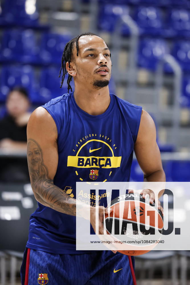 Juntin Robinson of FC Barcelona, Barca warms up during the EuroLeague League Phase MD 4 match played between FC Barcelona and Zalgiris Kaunas at Palau Blaugrana on October 09, 2026 in Barcelona, Spain. FC Barcelona V Zalgiris Kaunas - Euroleague 2026 2027 - ZUMAa181 20261009_zaa_a181_250