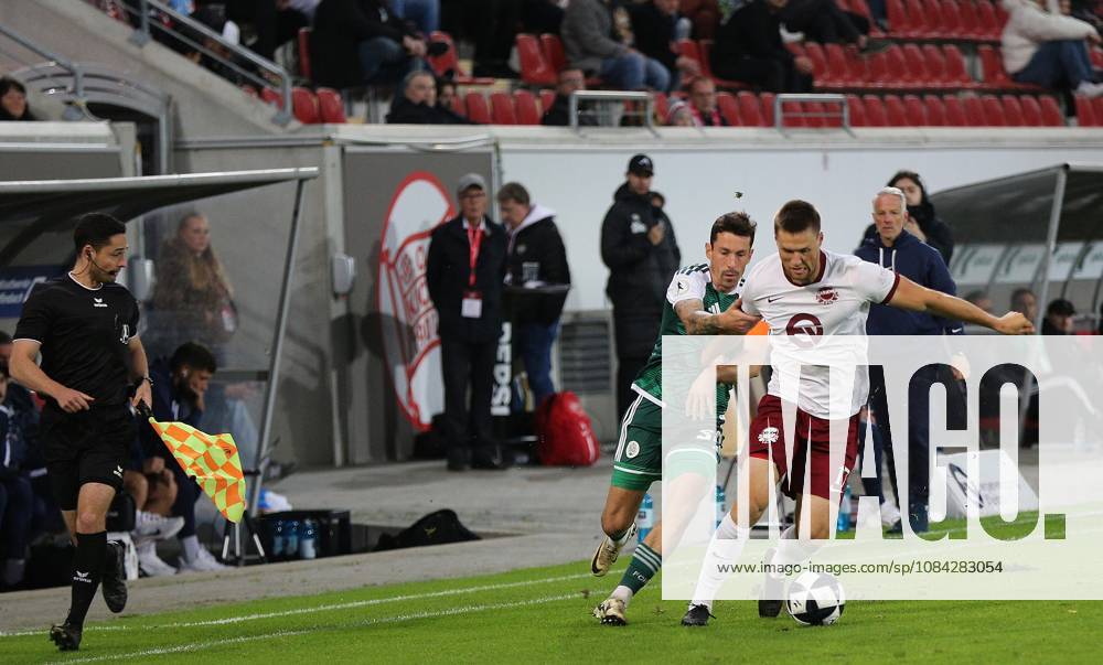 Offenbach am Main, Plutos Stadion am Bieberer Berg Regionalliga Südwest Saison 2026 2027 Kickers Offenbach (OFC) - FC 08 Homburg Phillipp Steinhart (Hommburg) gegen Benedikt von Hagen (17, OFC)