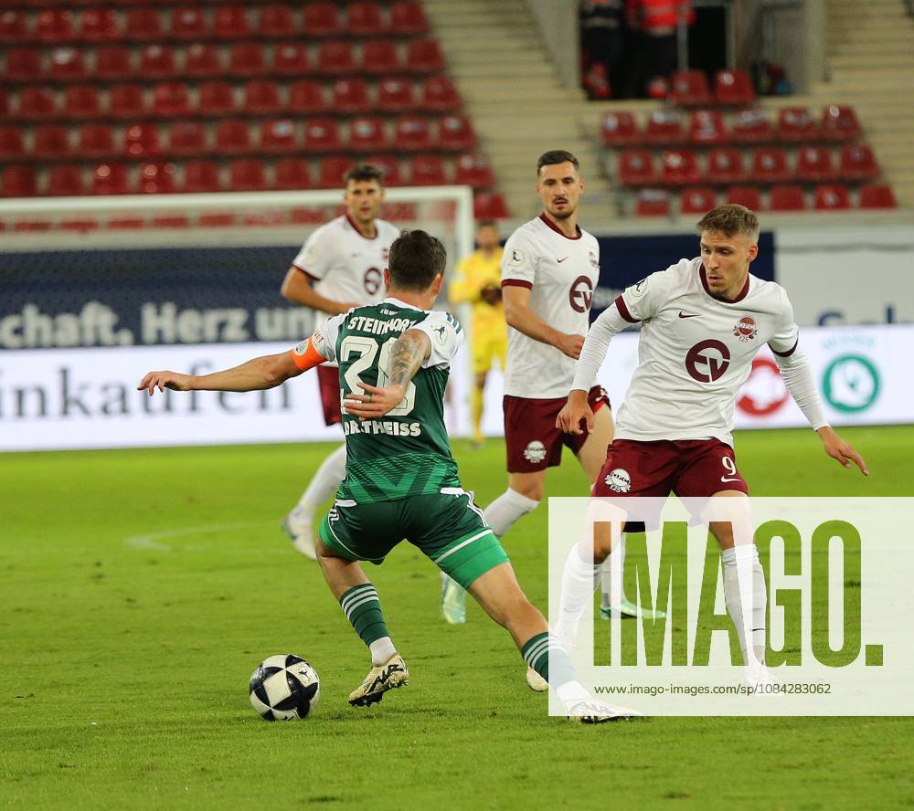 Offenbach am Main, Plutos Stadion am Bieberer Berg Regionalliga Südwest Saison 2026 2027 Kickers Offenbach (OFC) - FC 08 Homburg Michael Heilig (Homburg) gegen Maximilian Schmid (9, OFC)