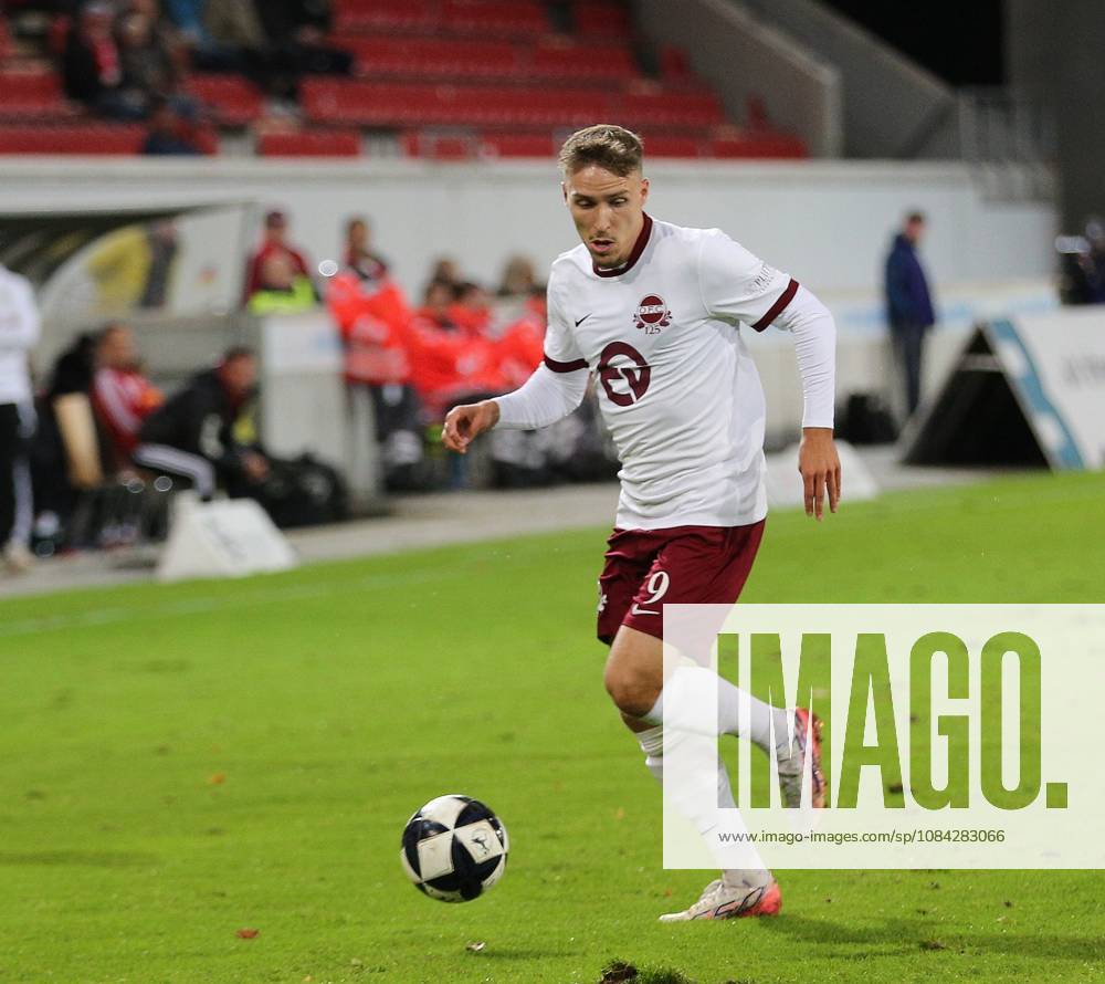 Offenbach am Main, Plutos Stadion am Bieberer Berg Regionalliga Südwest Saison 2026 2027 Kickers Offenbach (OFC) - FC 08 Homburg Freisteller Maximilian Schmid (9, OFC)