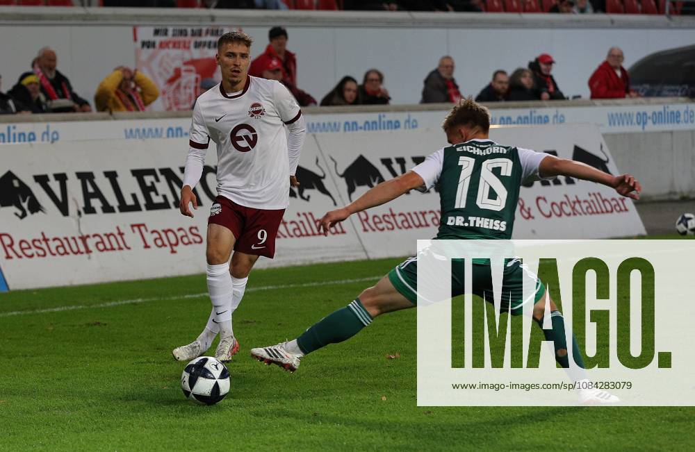 Offenbach am Main, Plutos Stadion am Bieberer Berg Regionalliga Südwest Saison 2026 2027 Kickers Offenbach (OFC) - FC 08 Homburg Maximilian Schmid (9, OFC) gegen Jan-Erik Eichhorn (Homburg)