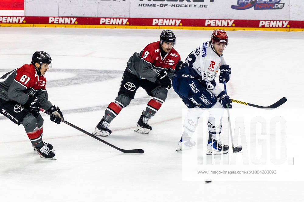 Reed Lebster (Schwenninger Wild Wings, 23) vs Markus Ljungh (Koelner Haie, 61), Maximilian Kammerer (Koelner Haie, 09) Koelner Haie vs. Schwenninger Wild Wings, Eishockey, Penny DEL, Spieltag 07, 2026 2027, 09.10.2026 Koelner Haie vs. Schwenninger Wild Wings, Eishockey, Penny DEL, Spieltag 07, 2026 2027, 09.10.2026 Koeln