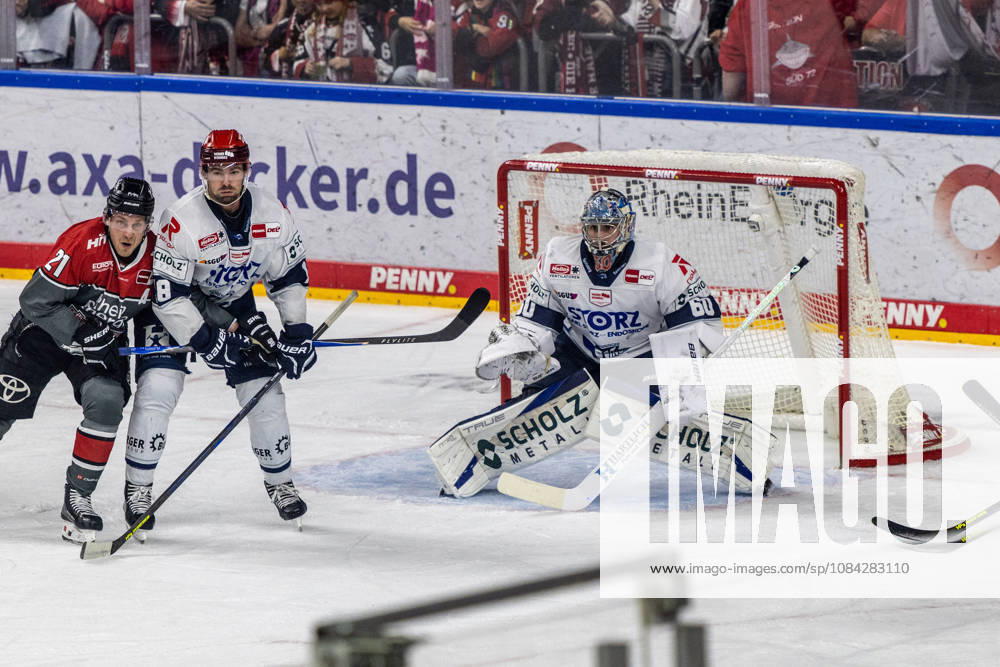 Joacim Eriksson (Schwenninger Wild Wings, 60) Eric Cornel (Schwenninger Wild Wings, 18) vs Juhani Tyrvainen (Koelner Haie, 21) Koelner Haie vs. Schwenninger Wild Wings, Eishockey, Penny DEL, Spieltag 07, 2026 2027, 09.10.2026 Koelner Haie vs. Schwenninger Wild Wings, Eishockey, Penny DEL, Spieltag 07, 2026 2027, 09.10.2026 Koeln