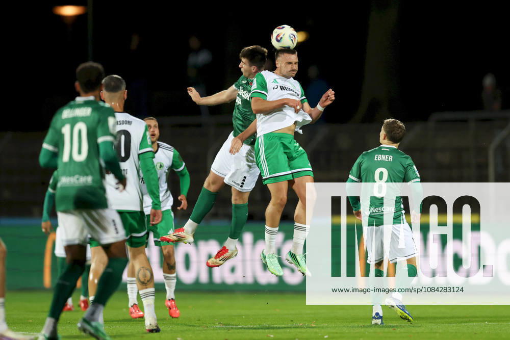 Herren, Fussball, Saison 2026 2027, Regionalliga Bayern, 13. Spieltag: 1. FC Schweinfurt 1905 - SC Eltersdorf Kevin Fery ( 15, 1. FC Schweinfurt 1905) und Yannik Jassmann ( 9, SC Eltersdorf) Schweinfurt Sachs-Stadion Bayern Deutschland