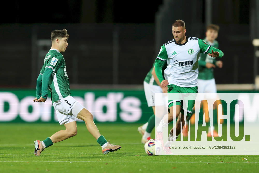 Herren, Fussball, Saison 2026 2027, Regionalliga Bayern, 13. Spieltag: 1. FC Schweinfurt 1905 - SC Eltersdorf Lauris Bausenwein ( 21, 1. FC Schweinfurt 1905) und Tom Feulner ( 23, SC Eltersdorf) Schweinfurt Sachs-Stadion Bayern Deutschland