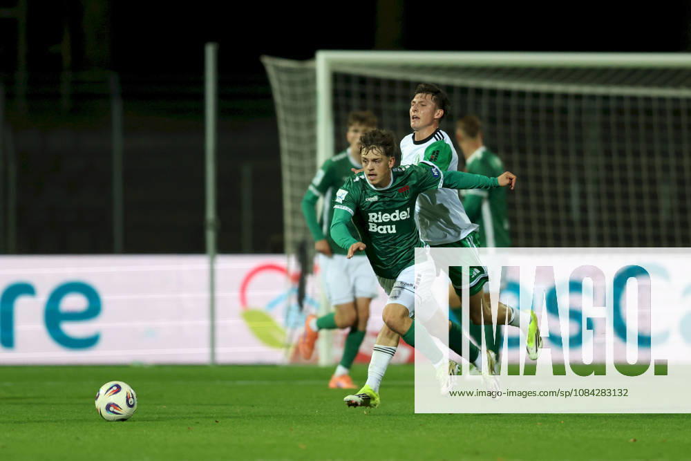 Herren, Fussball, Saison 2026 2027, Regionalliga Bayern, 13. Spieltag: 1. FC Schweinfurt 1905 - SC Eltersdorf Valentin Schmitt ( 11, 1. FC Schweinfurt 1905) und Marco Niedermayer ( 16, SC Eltersdorf) Schweinfurt Sachs-Stadion Bayern Deutschland