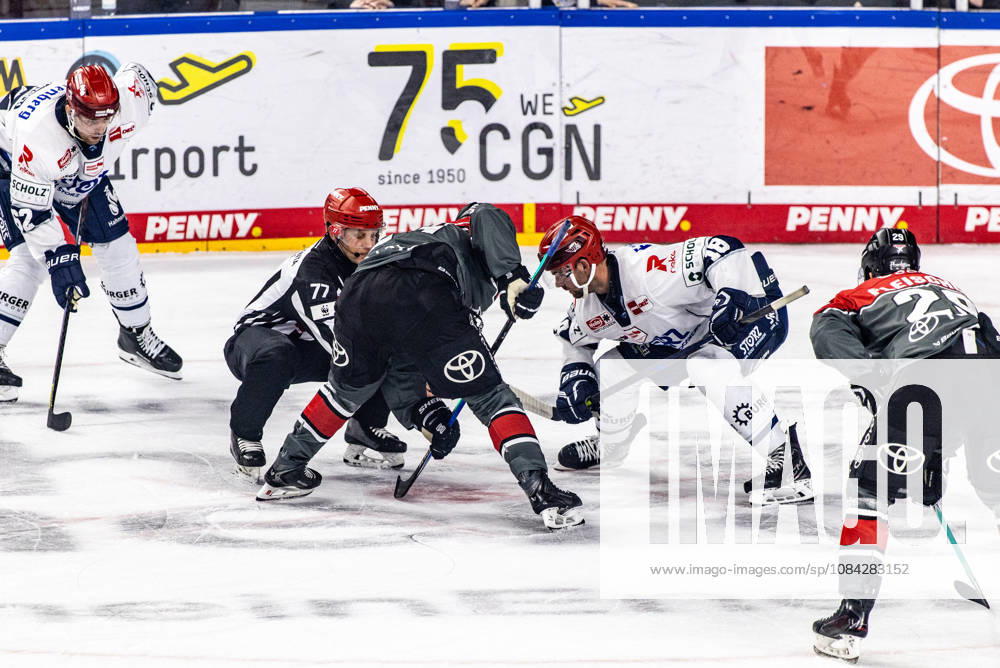 Eric Cornel (Schwenninger Wild Wings, 18) beim Bully Thomas Schemitsch (Schwenninger Wild Wings, 62), Tim Fleischer (Koelner Haie, 29) Koelner Haie vs. Schwenninger Wild Wings, Eishockey, Penny DEL, Spieltag 07, 2026 2027, 09.10.2026 Koelner Haie vs. Schwenninger Wild Wings, Eishockey, Penny DEL, Spieltag 07, 2026 2027, 09.10.2026 Koeln