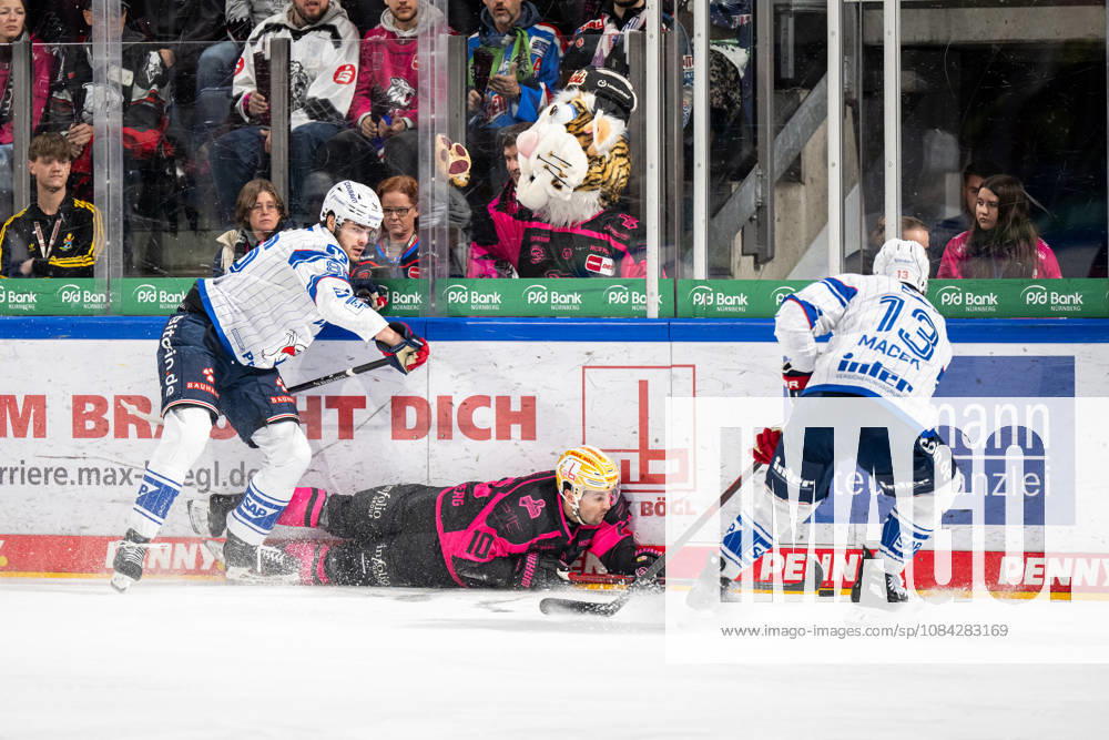 Eishockey - Saison 2026 2027 - Penny DEL - Nürnberg Ice Tigers Icetigers - Adler Mannheim - ThHa - - Maximilian Heim (86, Adler Mannheim ) Evan Barratt (10, Nürnberg Ice Tigers, NIT ) Brooks Macek (13, Adler Mannheim )