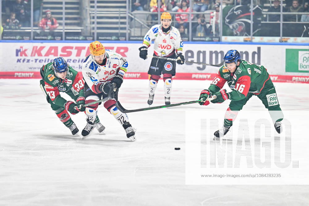 Penny DEL; Augsburger Panther - Fischtown Pinguins, 09.10.2026 aUGSBURG, GERMANY; 09. OCTOBER: v. l. Tim WOHLGEMUTH (Augsburger Panther 33) Phillip BRUGGISSER (Fischtown Pinguins 72) und Cameron WRIGHT (Augsburger Panther 16) während dem Match der Penny DEL zwischen den Augsburger Panthern und den Fischtown Pinguins am 7. Spieltag im Curt Frenzel Stadion