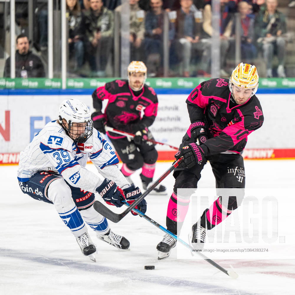 Max Calce (39, Adler Mannheim ) Evan Barratt (10, Nuernberg Ice Tigers, NIT ), Nuernberg Ice Tigers vs. Adler Mannheim, Eishockey, Penny DEL, 7. Spieltag, 09.10.2026, Nuernberg Ice Tigers vs. Adler Mannheim, Eishockey, Penny DEL, 7. Spieltag