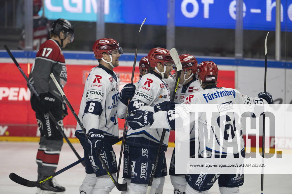PENNY DEL 1; Kölner Haie - Schwenninger Wild Wings; Köln, 09.10.2026 Alex Peters (Schwenninger Wild Wings, Verteidigung, 6); Eric Martinsson (Schwenninger Wild Wings, Verteidigung, 46); Boaz Bassen (Schwenninger Wild Wings, Sturm, 64); PENNY DEL 1; Kölner Haie - Schwenninger Wild Wings am 09.10.2026 in der KA2 in Köln (Deutschland).