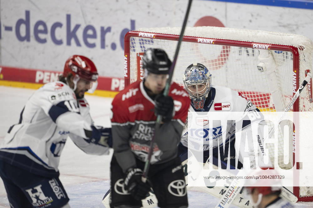 PENNY DEL 1; Kölner Haie - Schwenninger Wild Wings; Köln, 09.10.2026 Joacim Eriksson (Schwenninger Wild Wings, Torwart, 60); Mirko Höfflin (Schwenninger Wild Wings, Sturm, 10); Louis- Marc Aubry (Kölner Haie, Sturm, 15); PENNY DEL 1; Kölner Haie - Schwenninger Wild Wings am 09.10.2026 in der KA2 in Köln (Deutschland).