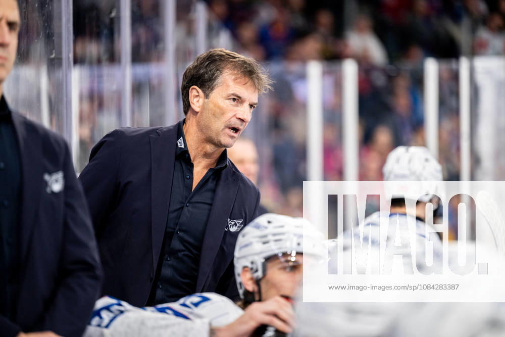 Dallas Eakins (Trainer, Coach, Headcoach, Adler Mannheim ), Nuernberg Ice Tigers vs. Adler Mannheim, Eishockey, Penny DEL, 7. Spieltag, 09.10.2026, Nuernberg Ice Tigers vs. Adler Mannheim, Eishockey, Penny DEL, 7. Spieltag
