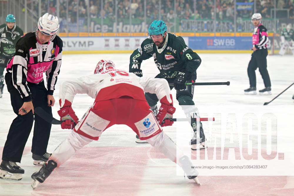 Jack Dugan (Bietigheim Steelers, 08) im Zweikampf beim Bully mit Julian Kornelli (EC Bad Nauheim, 10) Bietigheim Steelers vs. EC Bad Nauheim , Eishockey, DEL 2, 07.Hauptrundenspiel, Saison 2026 2027, 09.10.2026 Bietigheim Steelers vs. EC Bad Nauheim , Eishockey, DEL 2, 07.Hauptrundenspiel, Saison 2026 2027, 09.10.2026 Bietigheim