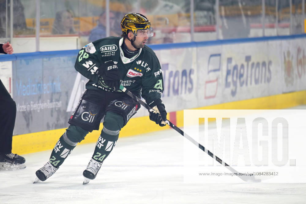 Cole Fonstad (Bietigheim Steelers, 24) am Puck Bietigheim Steelers vs. EC Bad Nauheim , Eishockey, DEL 2, 07.Hauptrundenspiel, Saison 2026 2027, 09.10.2026 Bietigheim Steelers vs. EC Bad Nauheim , Eishockey, DEL 2, 07.Hauptrundenspiel, Saison 2026 2027, 09.10.2026 Bietigheim