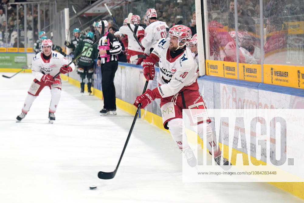 Julian Kornelli (EC Bad Nauheim, 10) am Puck Bietigheim Steelers vs. EC Bad Nauheim , Eishockey, DEL 2, 07.Hauptrundenspiel, Saison 2026 2027, 09.10.2026 Bietigheim Steelers vs. EC Bad Nauheim , Eishockey, DEL 2, 07.Hauptrundenspiel, Saison 2026 2027, 09.10.2026 Bietigheim