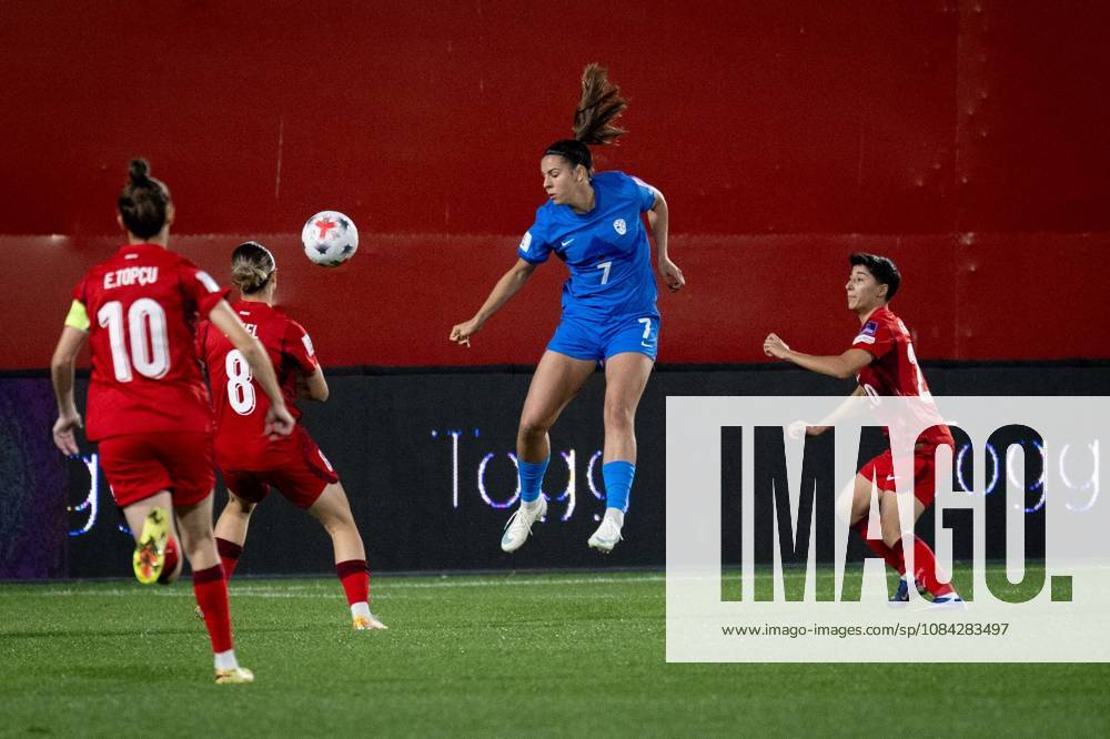 Turkiye v Slovenia - FIFA Women s World Cup 2027 European Qualifiers ISTANBUL, TURKIYE - OCTOBER 09: Nina Kajzba (7) of Slovenia vies with her opponent during the FIFA Women s World Cup 2027 European Qualifiers Play-offs Round 1 First Leg between Turkiye and Slovenia at Pendik Stadium in Istanbul, Turkiye, on October 9, 2026. Didem Mente Anadolu Istanbul Turkey. Editorial use only. Please get in touch for any other usage.