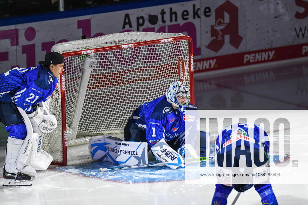 Straubing Tigers vs. Iserlohn Roosters, Eishockey, Deutsche Eishockey Liga, Penny DEL, 7.Spieltag, Saison 2026 2027, 09.10.2026 Florian Bugl (Straubing Tigers), Eishockey Herren, Deutsche Eishockey Liga, Penny DEL, 5.Spieltag, Saison 2026 2027 am 09.10.2026 im Eisstadion am Pulverturm, Straubing Tigers (blau) gegen Iserlohn Roosters (weiss)