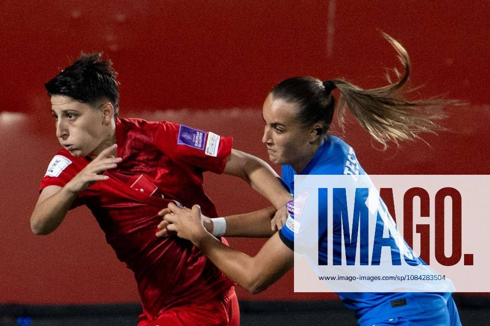 Turkiye v Slovenia - FIFA Women s World Cup 2027 European Qualifiers ISTANBUL, TURKIYE - OCTOBER 09: Kader Hancar (9) of Turkiye vies with her opponent during the FIFA Women s World Cup 2027 European Qualifiers Play-offs Round 1 First Leg between Turkiye and Slovenia at Pendik Stadium in Istanbul, Turkiye, on October 9, 2026. Didem Mente Anadolu Istanbul Turkey. Editorial use only. Please get in touch for any other usage.