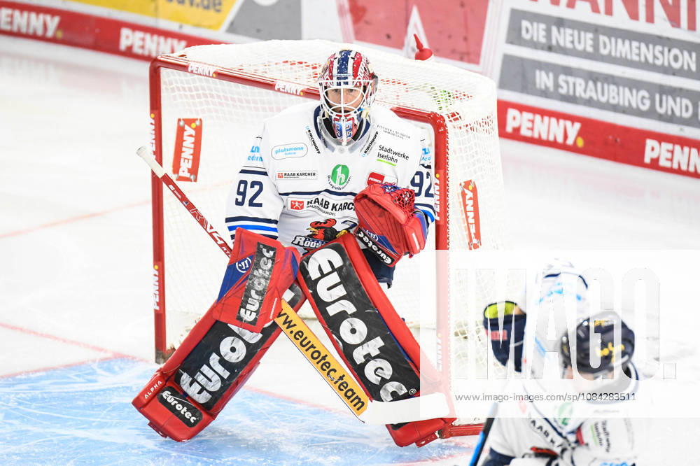 Straubing Tigers vs. Iserlohn Roosters, Eishockey, Deutsche Eishockey Liga, Penny DEL, 7.Spieltag, Saison 2026 2027, 09.10.2026 Andreas Jenike (Iserlohn Roosters), Eishockey Herren, Deutsche Eishockey Liga, Penny DEL, 5.Spieltag, Saison 2026 2027 am 09.10.2026 im Eisstadion am Pulverturm, Straubing Tigers (blau) gegen Iserlohn Roosters (weiss)