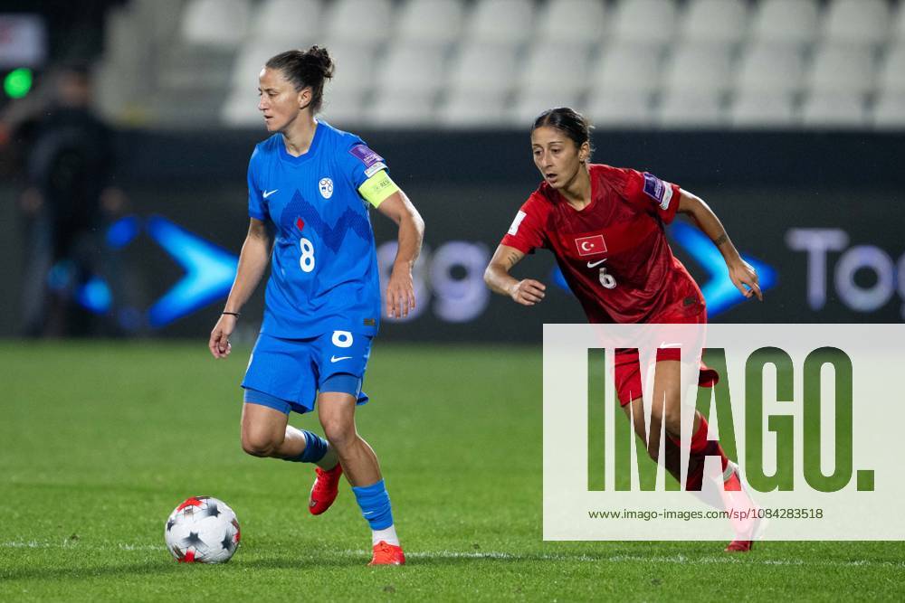 Turkiye v Slovenia - FIFA Women s World Cup 2027 European Qualifiers ISTANBUL, TURKIYE - OCTOBER 09: Selen Altunkulak (6) of Turkiye vies with her opponent during the FIFA Women s World Cup 2027 European Qualifiers Play-offs Round 1 First Leg between Turkiye and Slovenia at Pendik Stadium in Istanbul, Turkiye, on October 9, 2026. Didem Mente Anadolu Istanbul Turkey. Editorial use only. Please get in touch for any other usage.