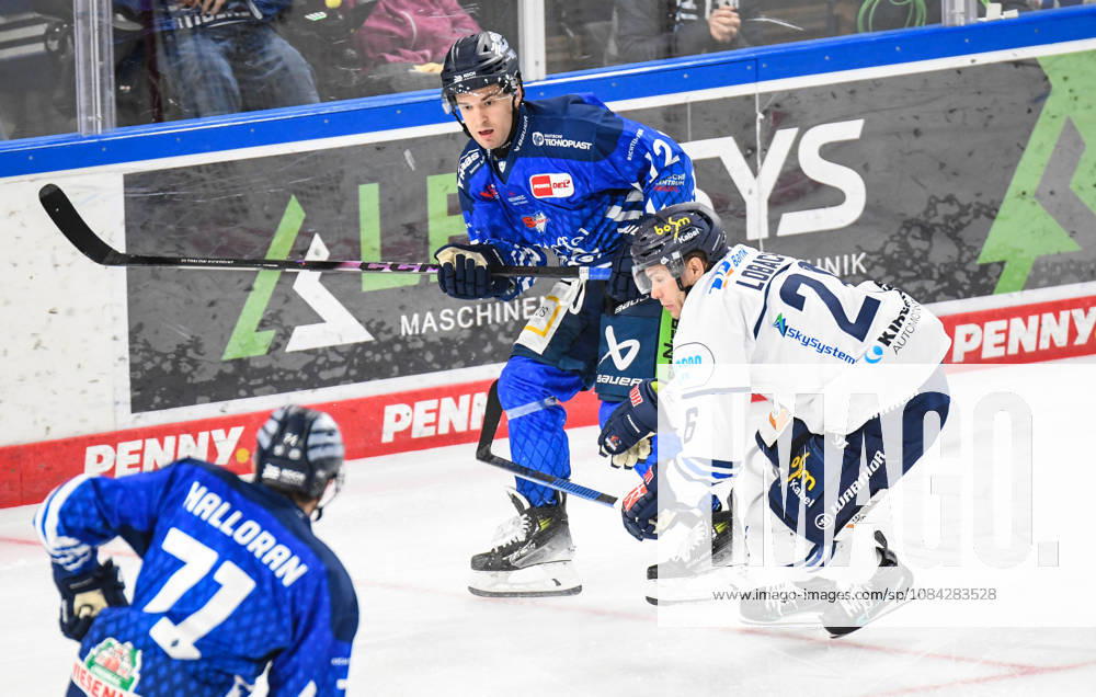 Straubing Tigers vs. Iserlohn Roosters, Eishockey, Deutsche Eishockey Liga, Penny DEL, 7.Spieltag, Saison 2026 2027, 09.10.2026 Joseph Duszak (Straubing Tigers) im Duell mit Dennis Lobach (Iserlohn Roosters), Eishockey Herren, Deutsche Eishockey Liga, Penny DEL, 5.Spieltag, Saison 2026 2027 am 09.10.2026 im Eisstadion am Pulverturm, Straubing Tigers (blau) gegen Iserlohn Roosters (weiss)