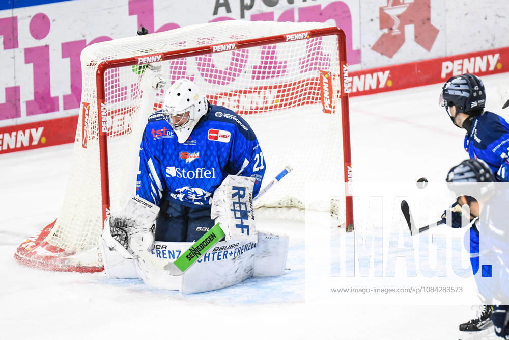 Straubing Tigers vs. Iserlohn Roosters, Eishockey, Deutsche Eishockey Liga, Penny DEL, 7.Spieltag, Saison 2026 2027, 09.10.2026 Sebastian Wieber (Straubing Tigers), Eishockey Herren, Deutsche Eishockey Liga, Penny DEL, 5.Spieltag, Saison 2026 2027 am 09.10.2026 im Eisstadion am Pulverturm, Straubing Tigers (blau) gegen Iserlohn Roosters (weiss)