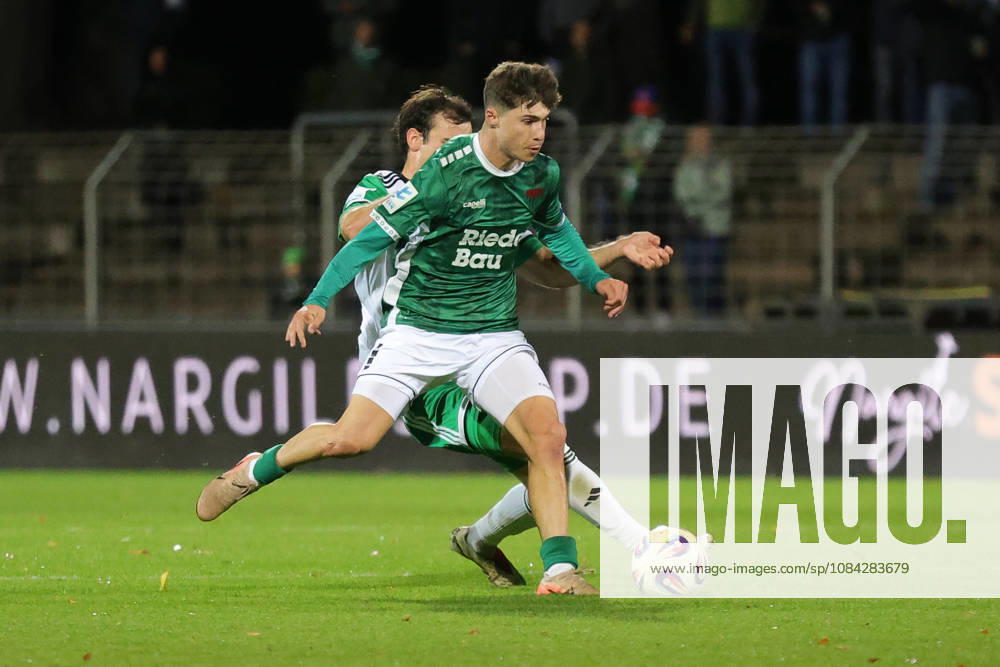 Fußball, Herren, Regionalliga Bayern, Saison 2026 2027, 13. Spieltag: FC Schweinfurt 05 - SC Eltersdorf Von links: Patrick Ort (SC Eltersdorf, 14) gegen Lauris Bausenwein (FC Schweinfurt 05, 21) Schweinfurt Riedel-Bau-Arena im Sachs-Stadio Bayern Unterfranken Deutschland