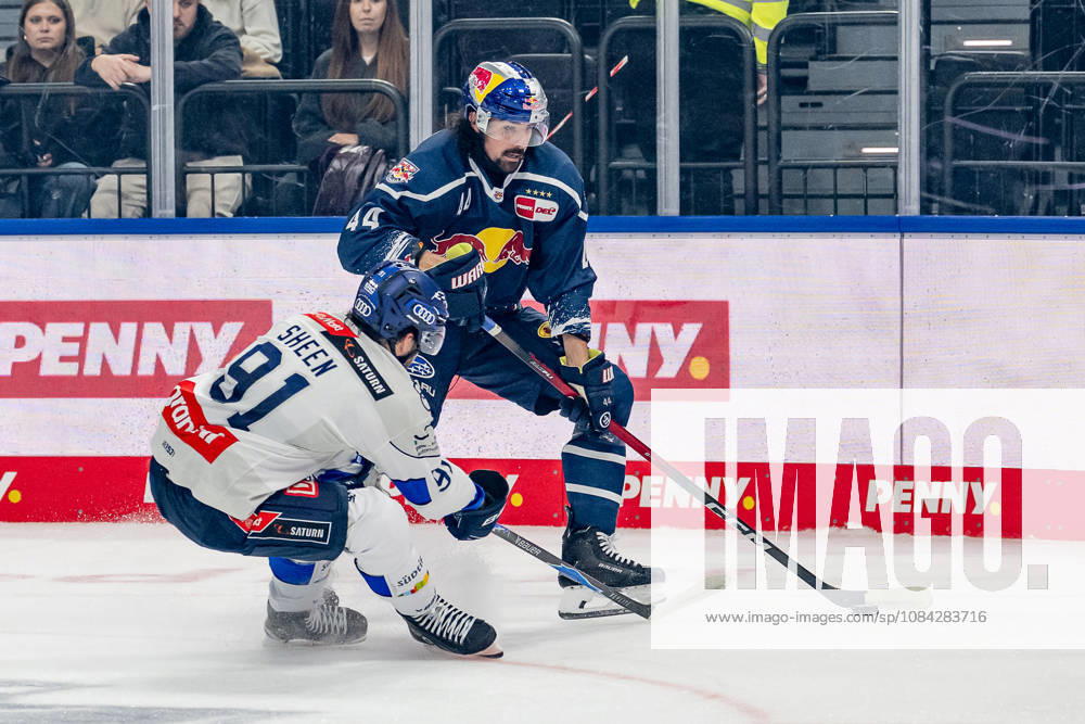 Kampf um den Puck Zweikampf zwischen Riley Sheen (ERC Ingolstadt, 91) und Trevor Carrick (EHC Red Bull Muenchen, 44) GER, EHC Red Bull Muenchen vs. ERC Ingolstadt, DEL, Saison 2026 2027, 7. Spieltag, 09.10.2026. Foto: HMB Media Franz Feiner